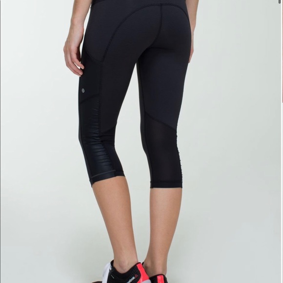 Lululemon Cut the Crop Legging with Pockets in Wee Stripe/Black. Size 8 - Picture 2 of 15
